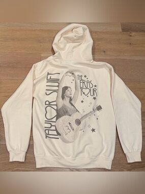 TAYLOR SWIFT- The Eras Tour Fearless Heart Hands Guitar Official Hoodie Size M
